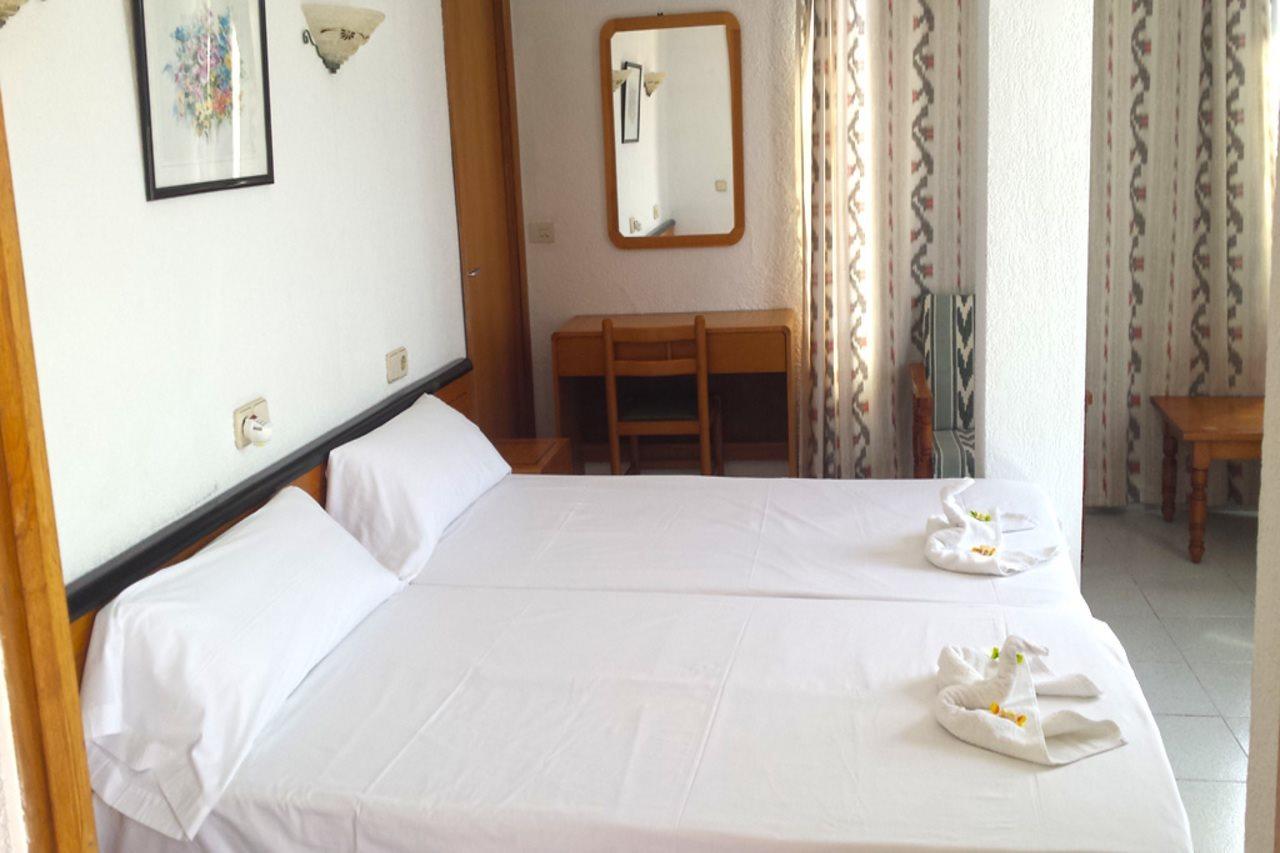 Hostal Port Corona Cala Ratjada  Ngoại thất bức ảnh
