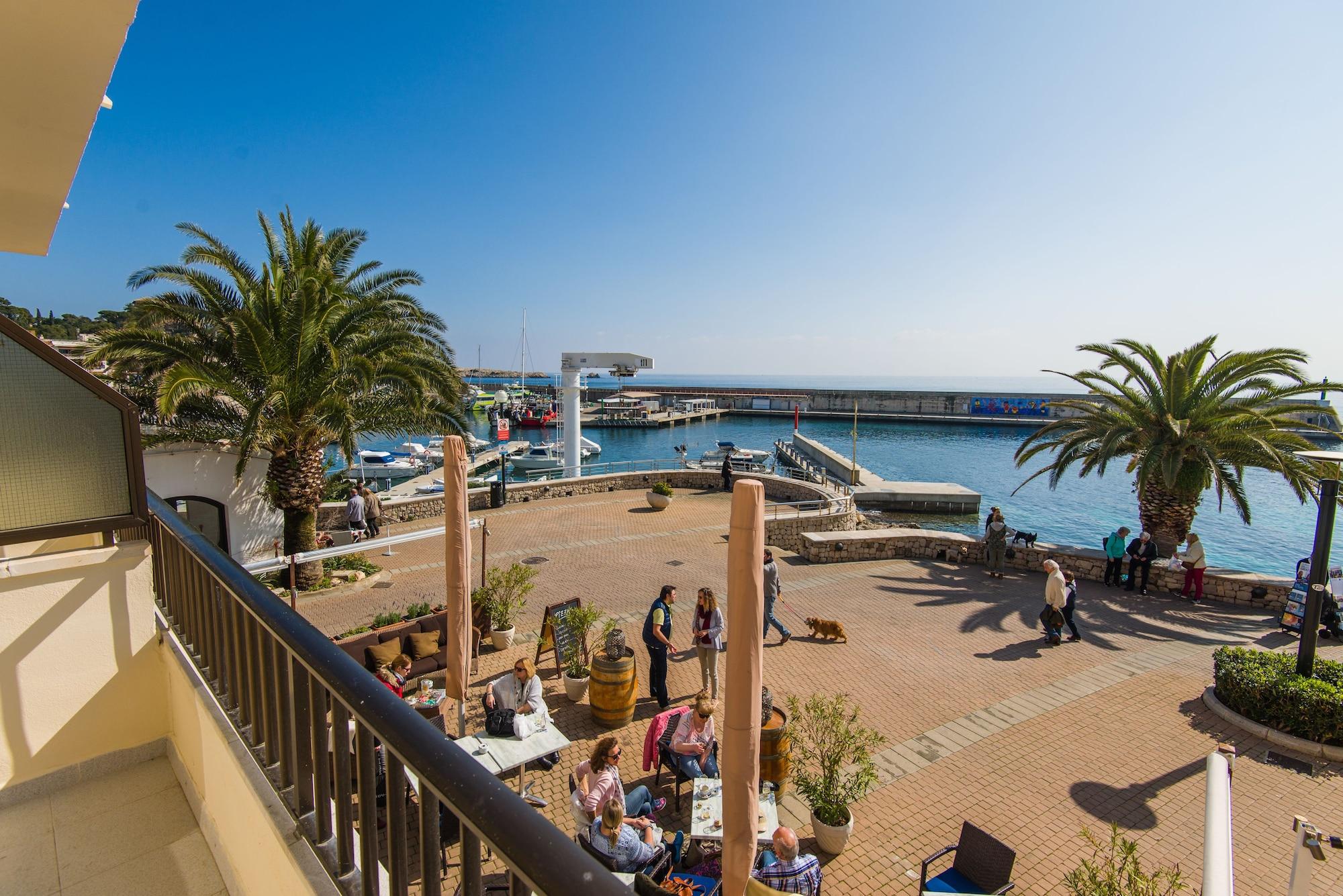 Hostal Port Corona Cala Ratjada  Ngoại thất bức ảnh