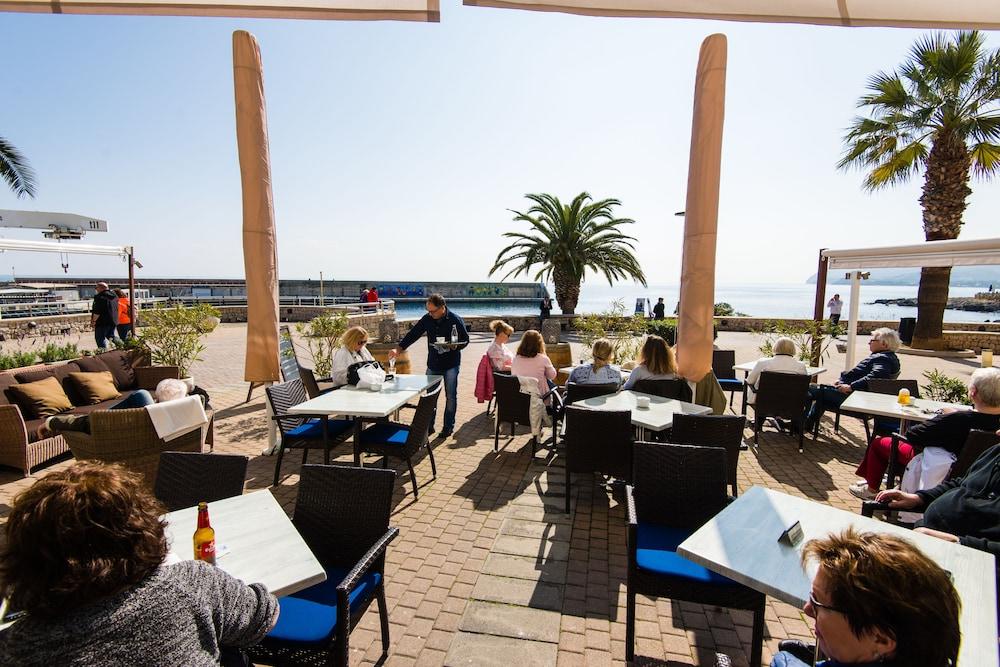 Hostal Port Corona Cala Ratjada  Ngoại thất bức ảnh
