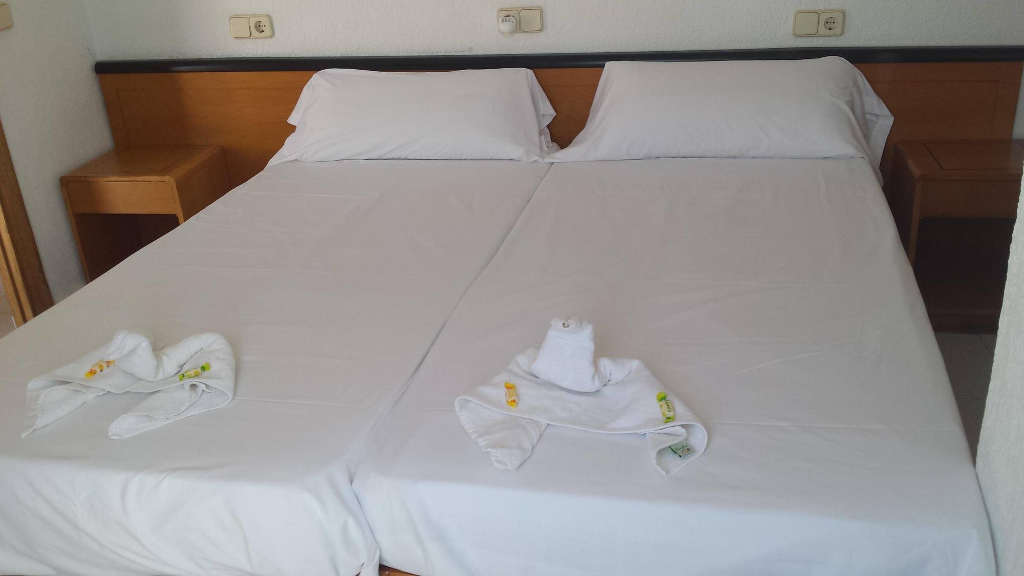 Hostal Port Corona Cala Ratjada  Ngoại thất bức ảnh