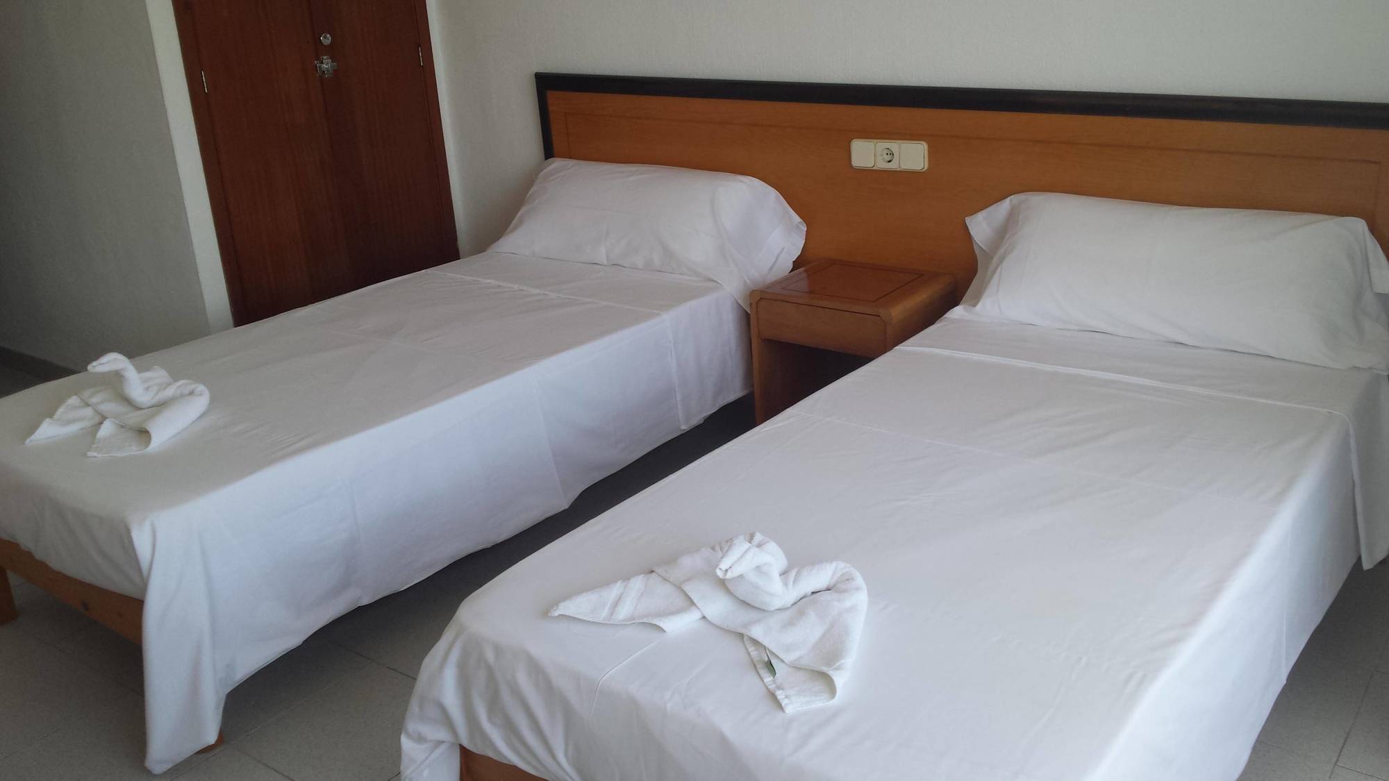 Hostal Port Corona Cala Ratjada  Ngoại thất bức ảnh