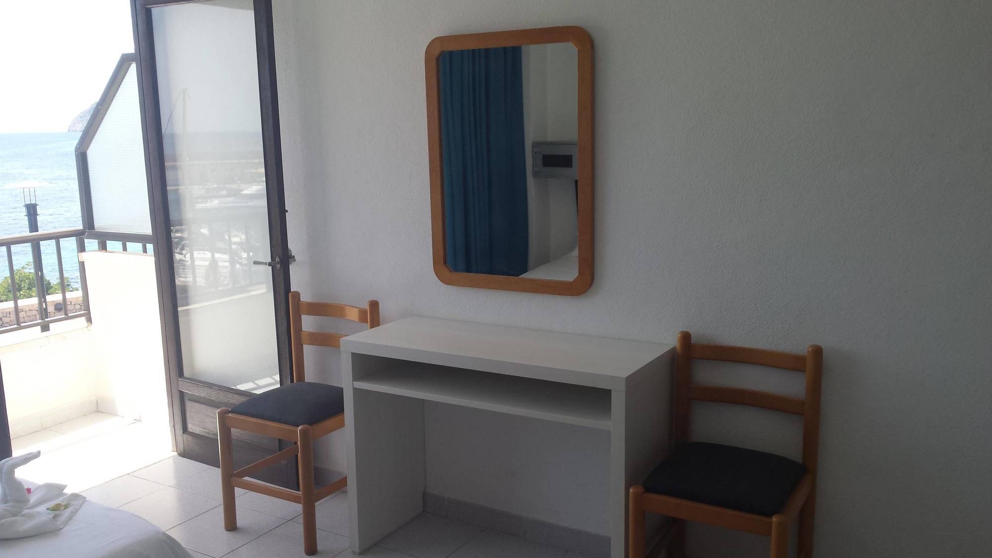 Hostal Port Corona Cala Ratjada  Ngoại thất bức ảnh