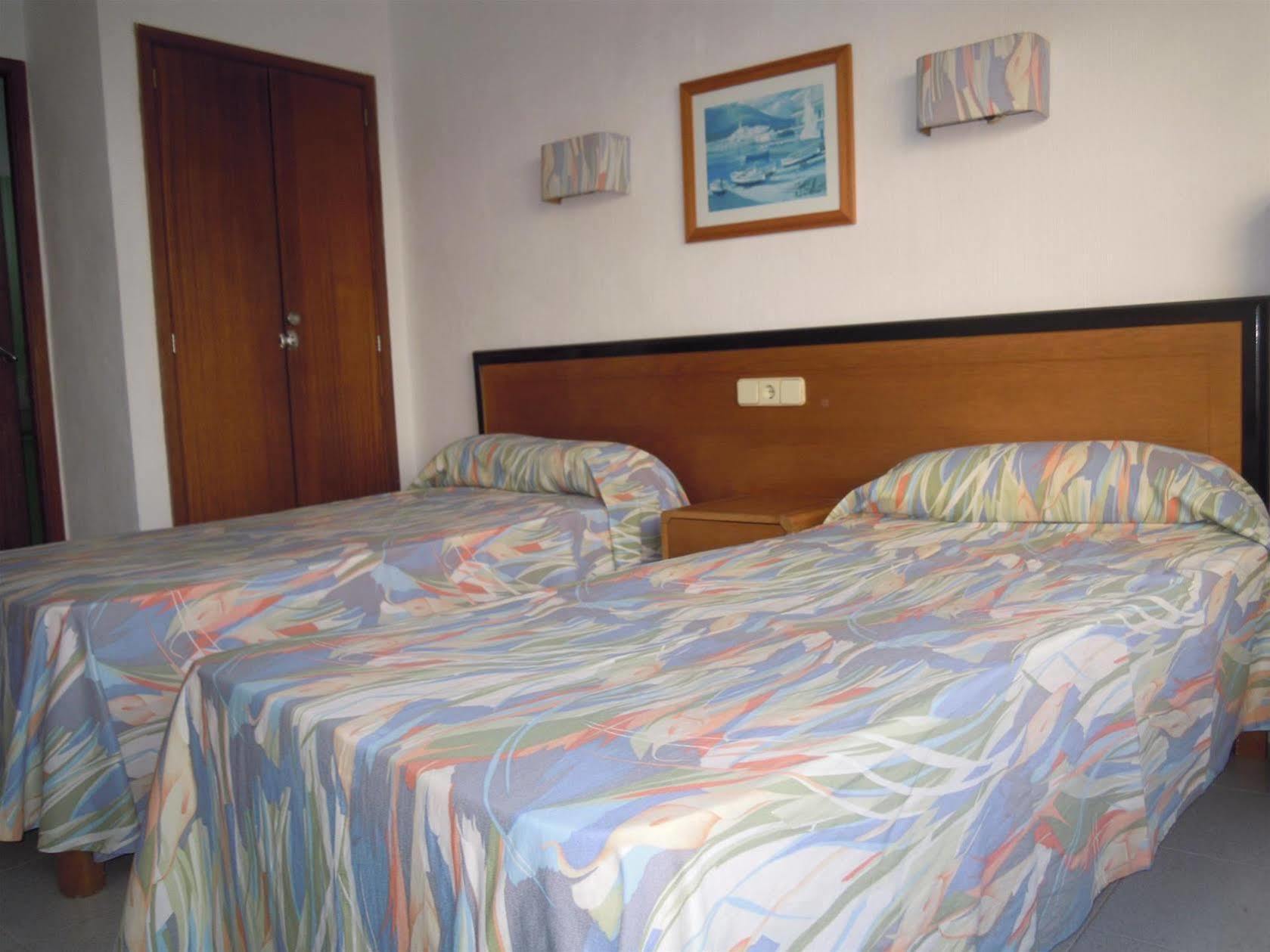 Hostal Port Corona Cala Ratjada  Ngoại thất bức ảnh