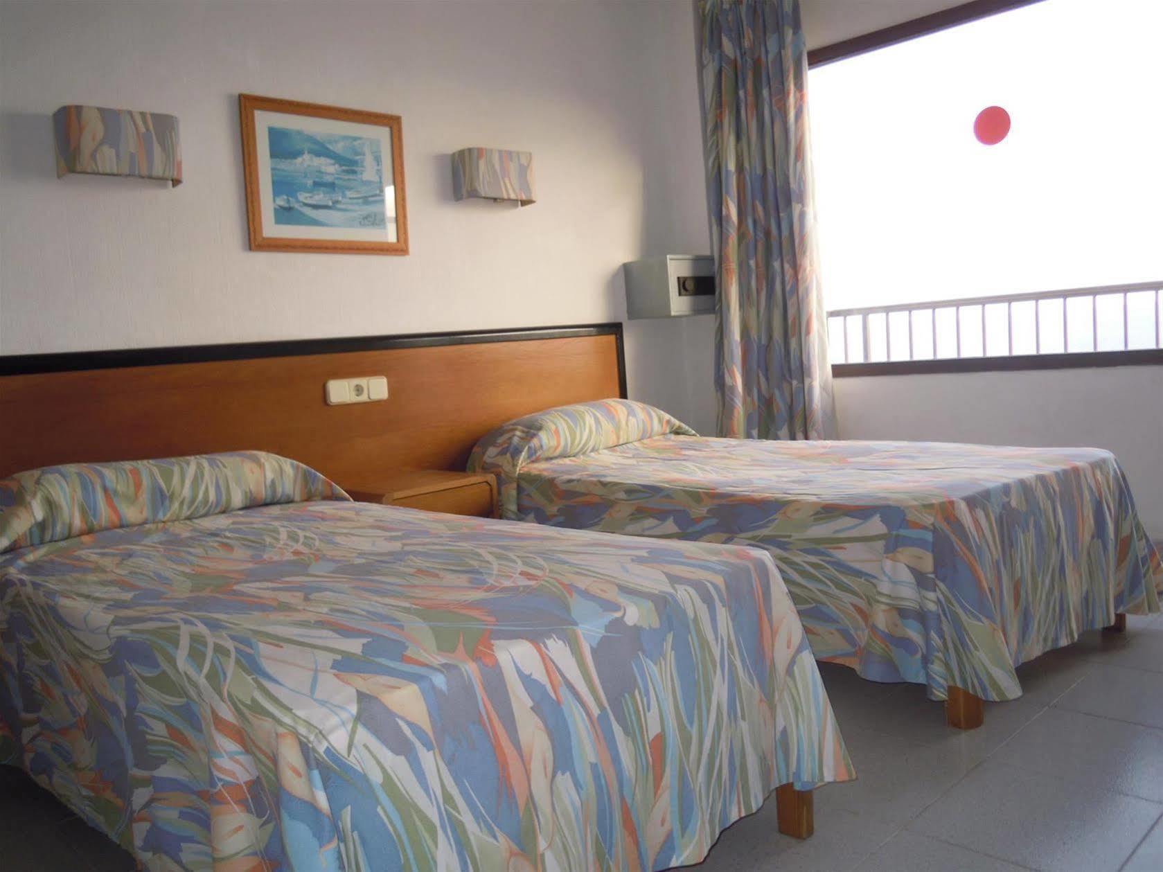 Hostal Port Corona Cala Ratjada  Ngoại thất bức ảnh