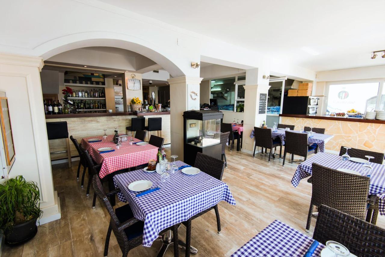 Hostal Port Corona Cala Ratjada  Ngoại thất bức ảnh